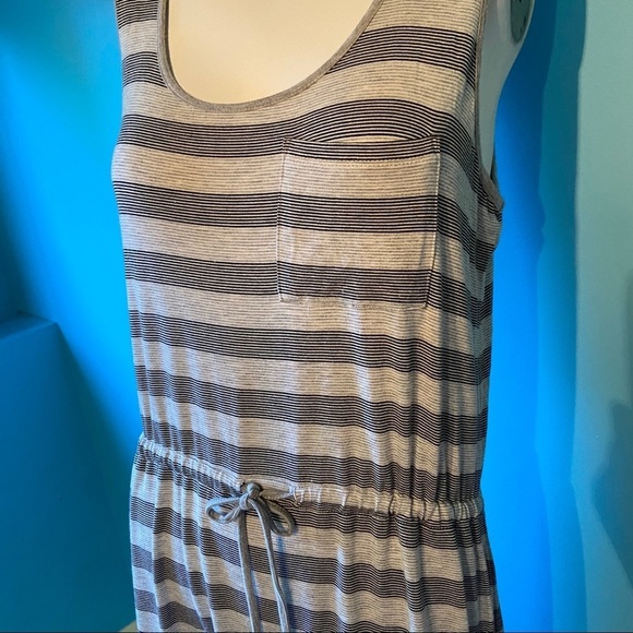C🛍3/$25 Olive & oak women’s striped dress in size small - Picture 3 of 6